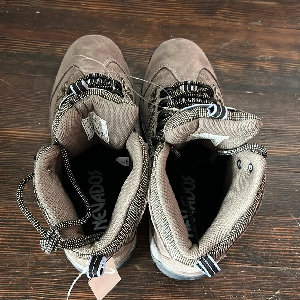 NWT Nevados Women’s Tan Suede Hiking Boots size 11 - Picture 5 of 7